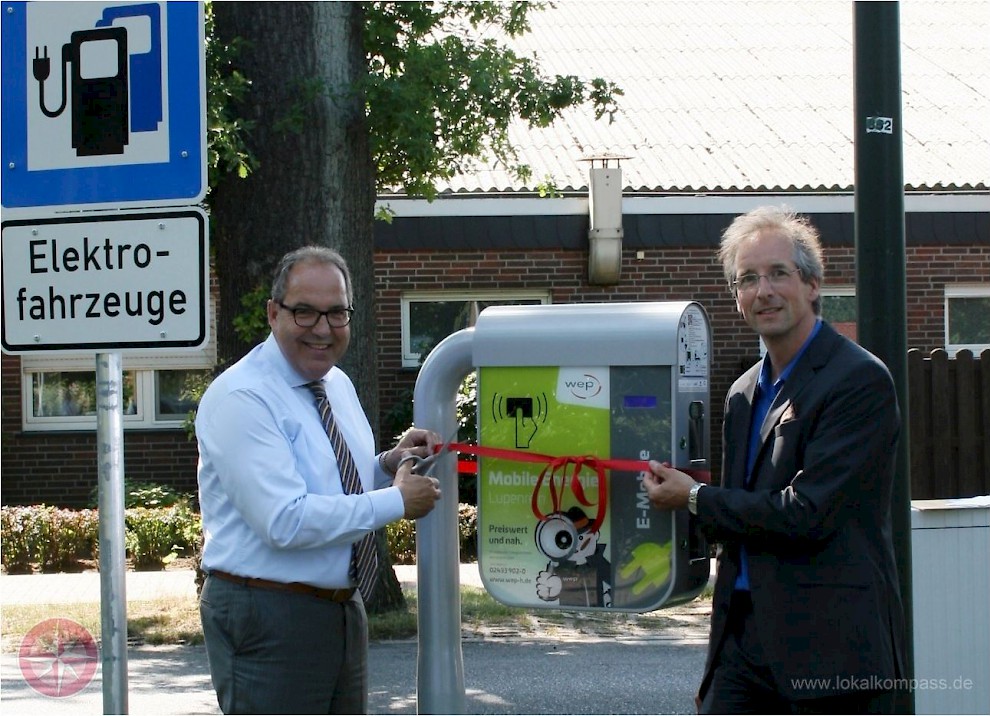 Bürgermeister Bernd Romanski und Christoph Langel, Geschäftsführer der WEP Wärme-, Energie- und Prozesstechnik GmbH FOTO: Gerd Hermann